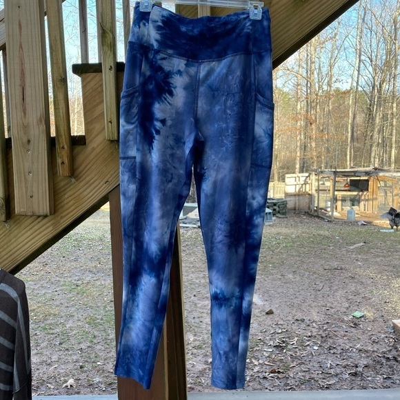 True Craft Yummy Tie Dye Pull On Leggings in Tanzanite Cloud - Picture 4 of 10